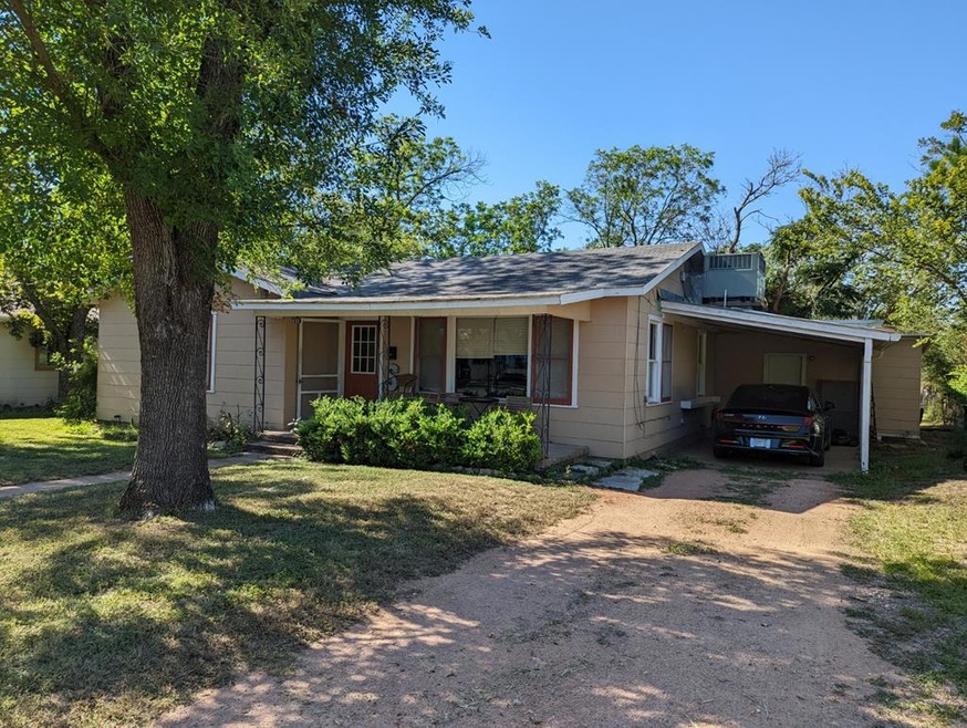 411 Fulton St, Fredericksburg, TX 78624 - photo 1