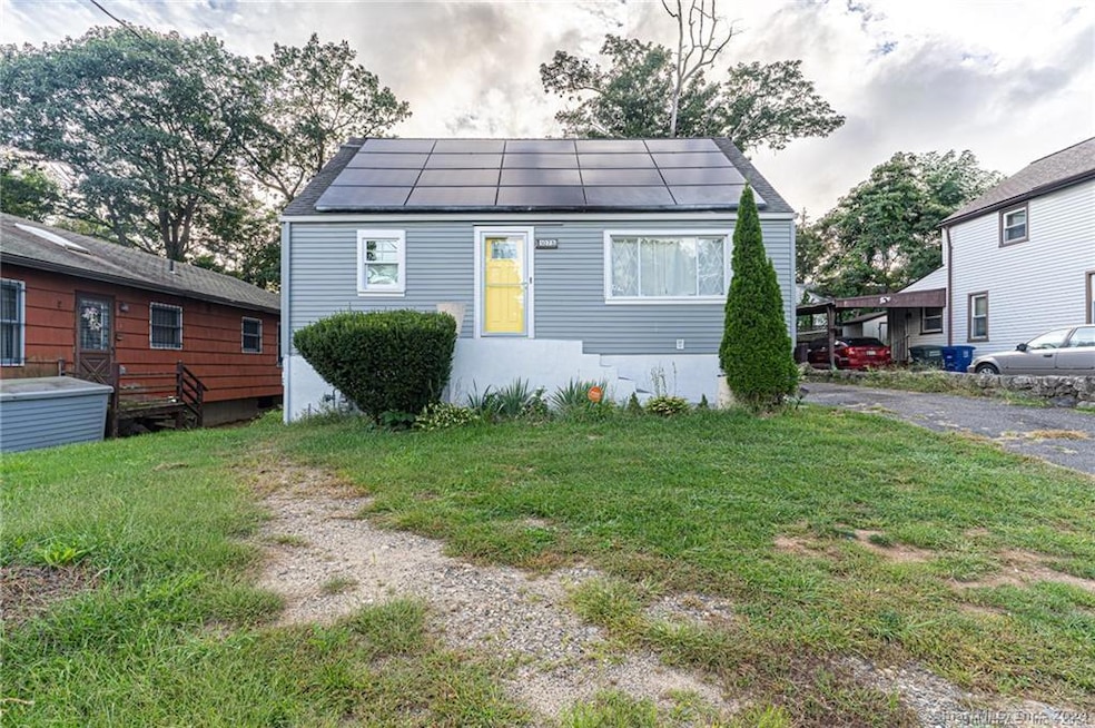 1075 Chopsey Hill Rd, Bridgeport, CT 06606 - photo 1