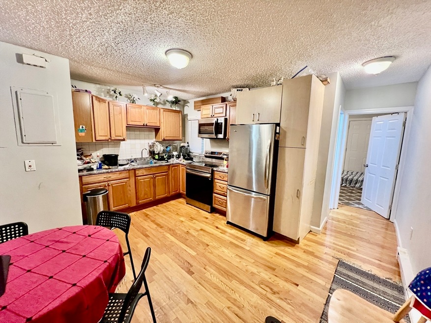 227 Everett St unit 4, Boston, MA 02128 - photo 1