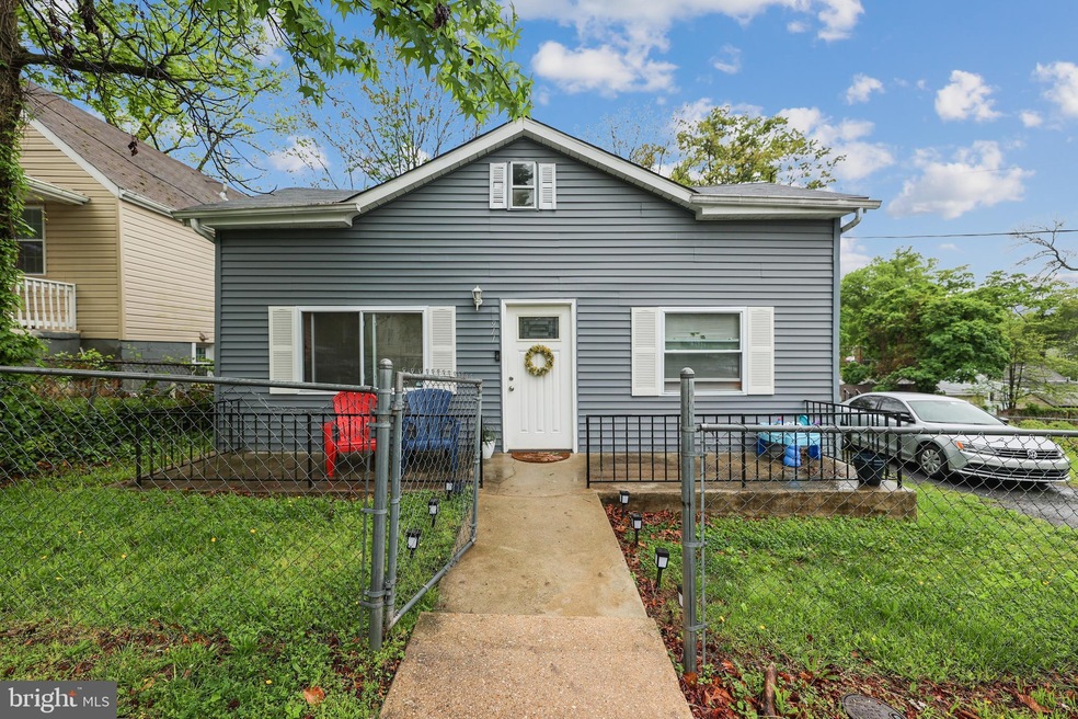 911 Nova Ave, Capitol Heights, MD 20743 - photo 1