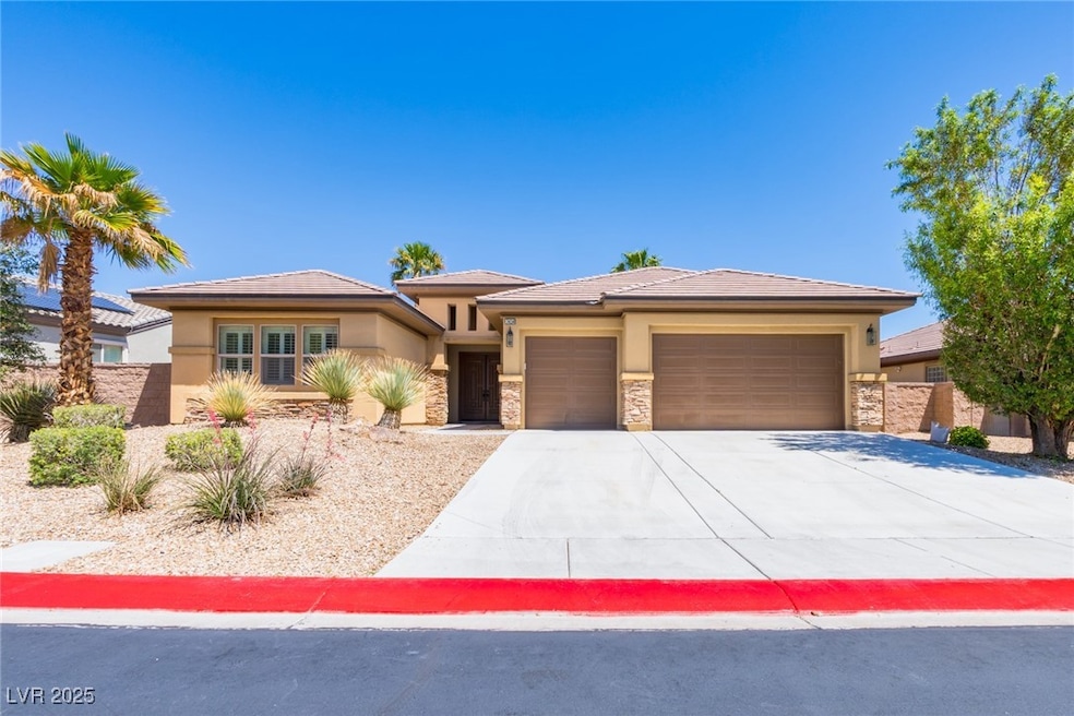Prairie-style home featuring stucco siding, a gara