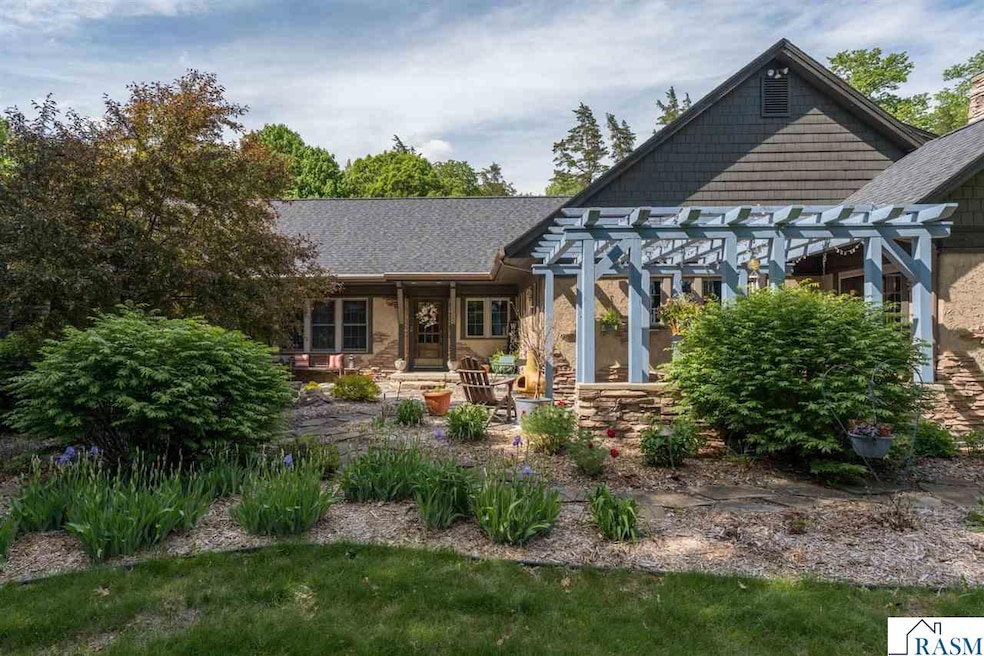 Sold $825,000 • Co-Listing Agent