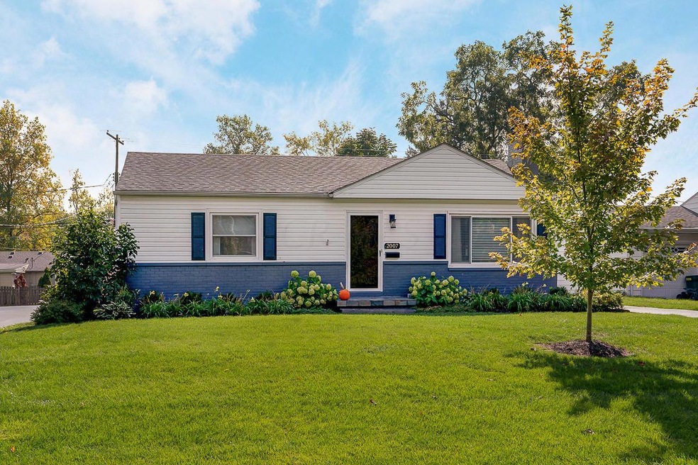 Welcome to 2007 Kentwell Road!