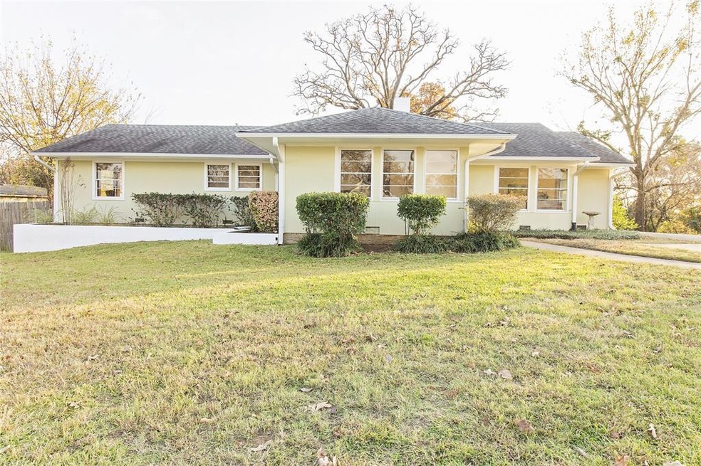 1114 W Hull St, Denison, TX 75020 - photo 1