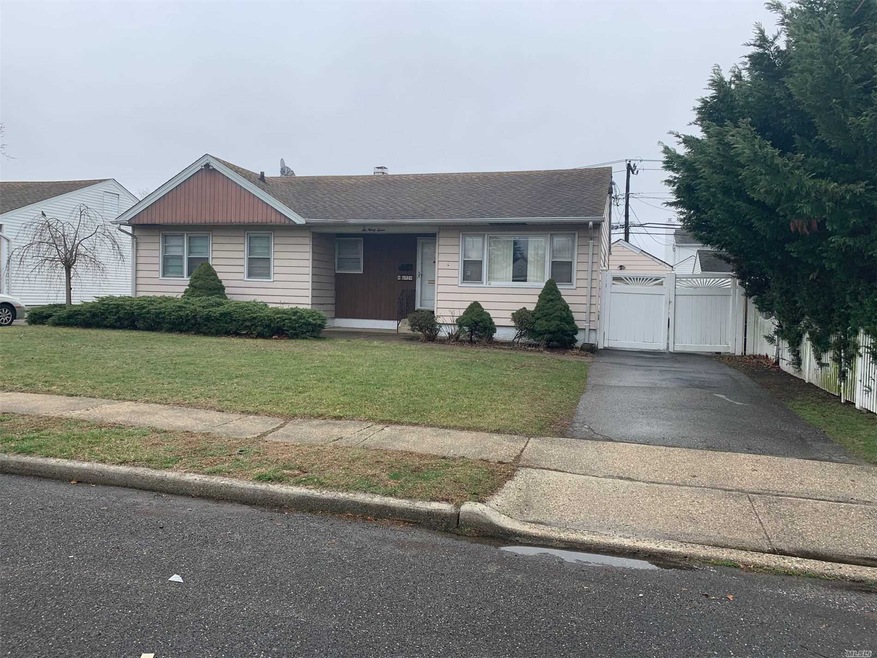 697 Patterson Ave, Franklin Square, NY 11010 - photo 1