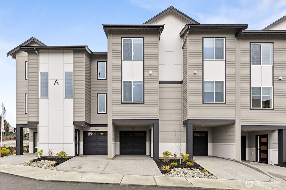 For Sale $729,995 • Co-Listing Agent