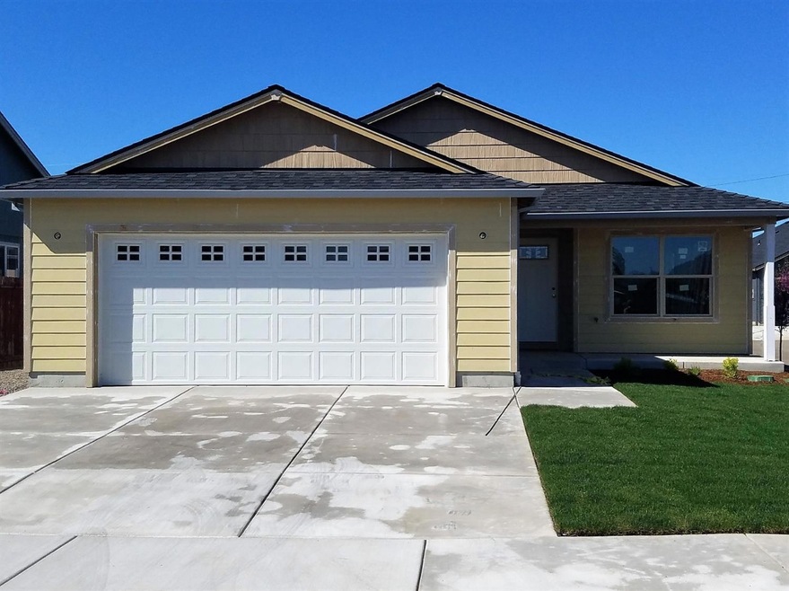 3849 Valley Meadows Dr, White City, OR 97503 - photo 1