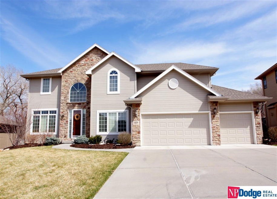 1221 N. 185th Street - West Dodge Station   Close To Shops, Dining, Grade School & West Dodge Expressway