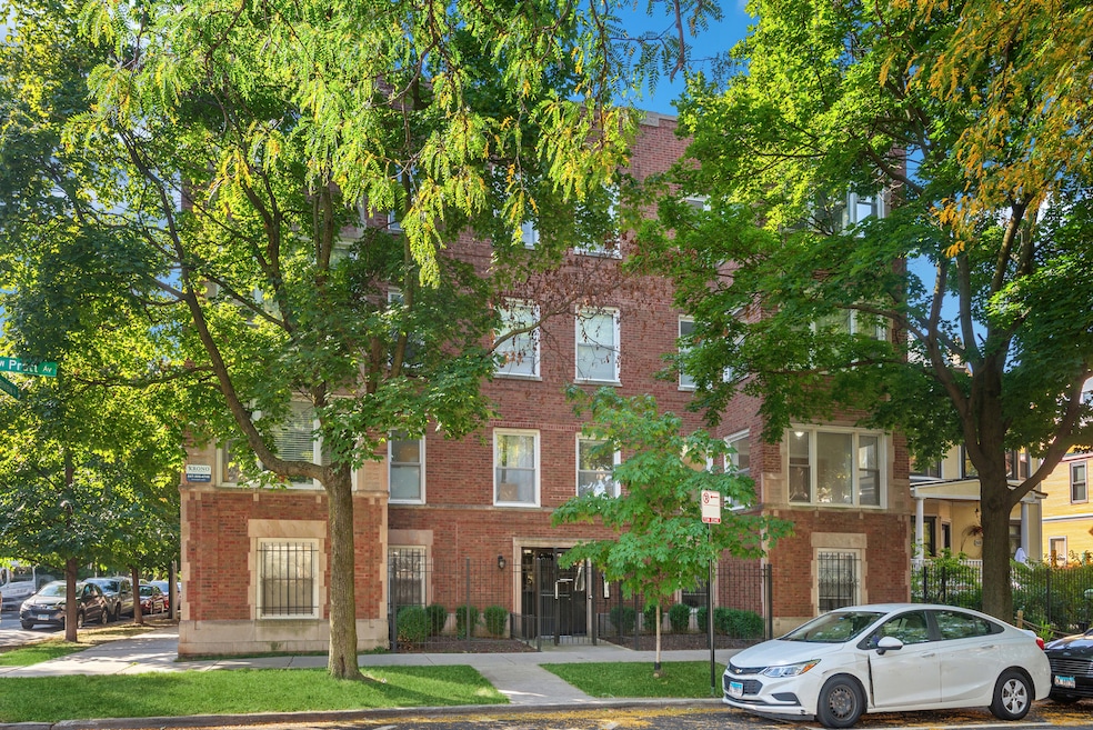 1515 W Pratt Blvd unit 1, Chicago, IL 60626 - photo 1