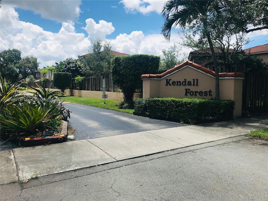 11830 SW 80th St unit 423, Miami, FL 33183 - photo 1