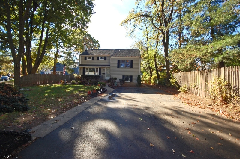 552 Ashland Rd, Middlesex, NJ 08846 - photo 1