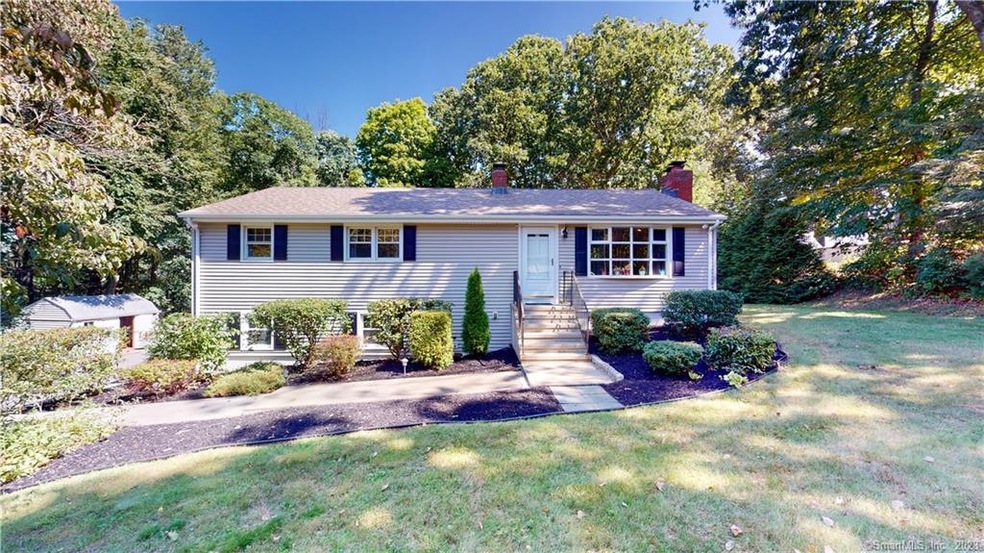 Welcome to 32 Parlor Rock Rd
