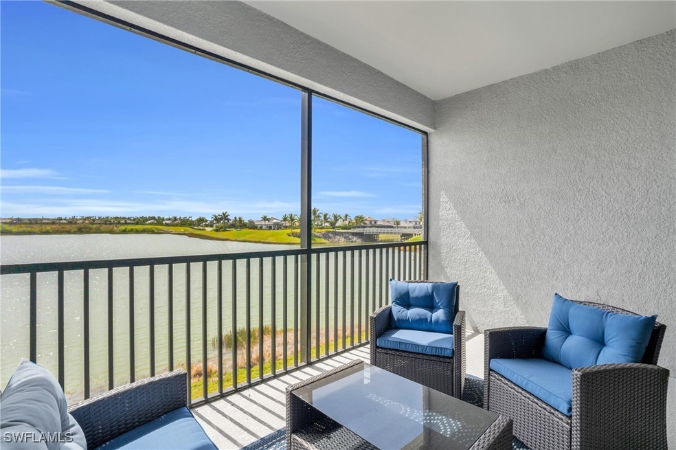 Sunroom / solarium featuring outdoor lounge area a