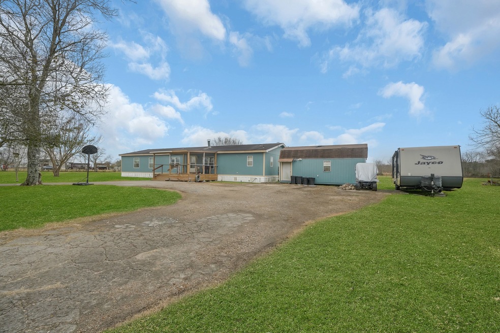 5011 County Road 172, Alvin, TX 77511 - photo 1