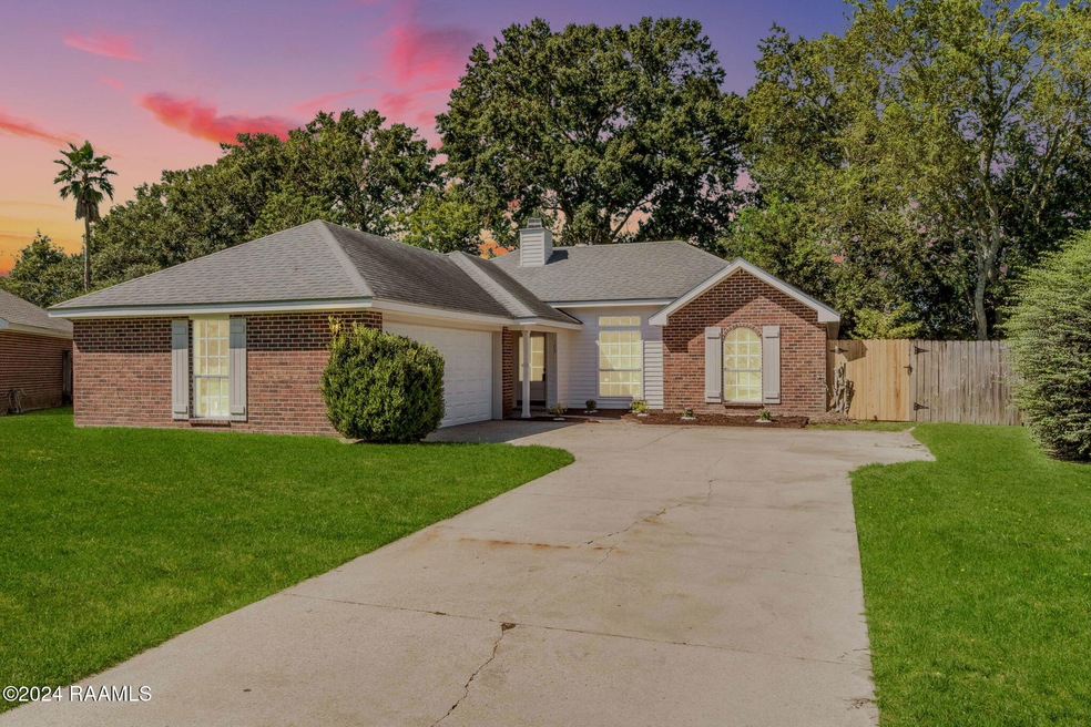 0-web-or-mls-108-Savignon-Circle-23