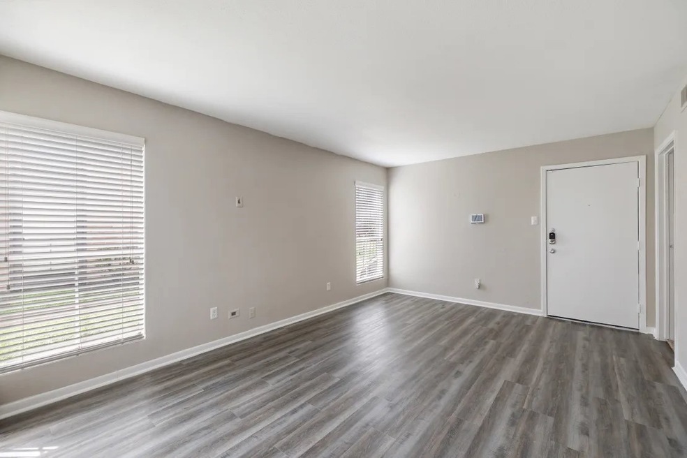 11715 S Glen Dr unit 321-1, Houston, TX 77099 - photo 1