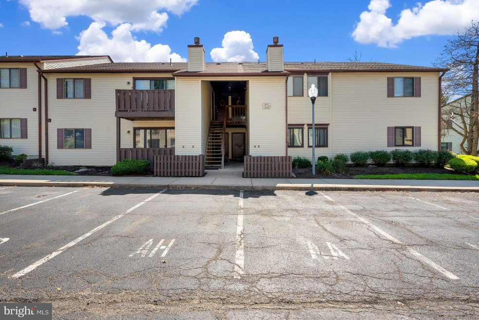 307 Hunter Ct unit 307, Marlton, NJ 08053 - photo 1