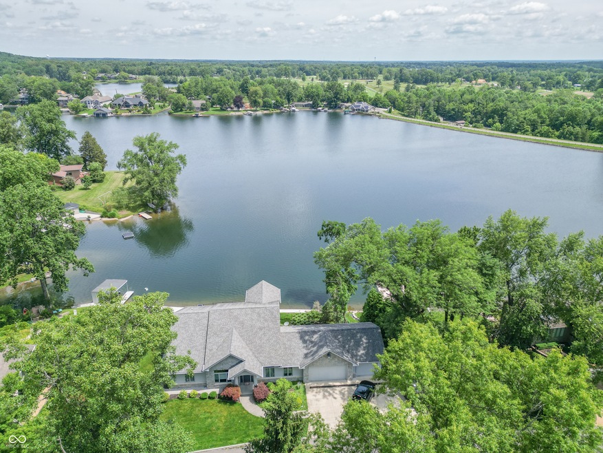 9172 W Tulip Dr, Columbus, IN 47201 - photo 1