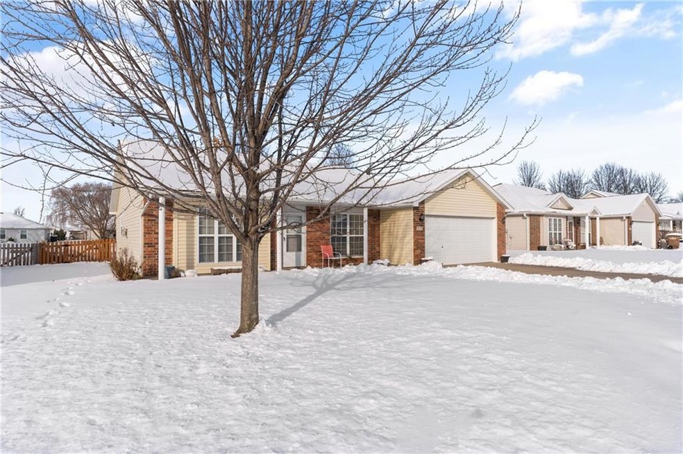 808 Coventry Ln, Raymore, MO 64083 - photo 1