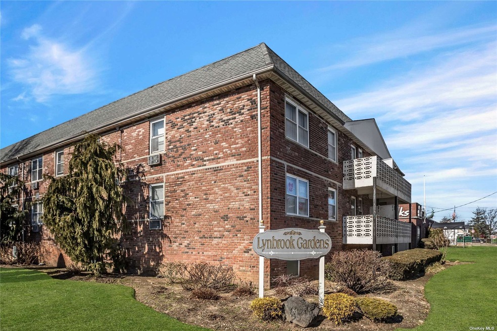 40 Daley Place unit 129, Lynbrook, NY 11563 - photo 1