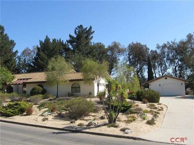 So much space! Low maintenance front landscape, RV