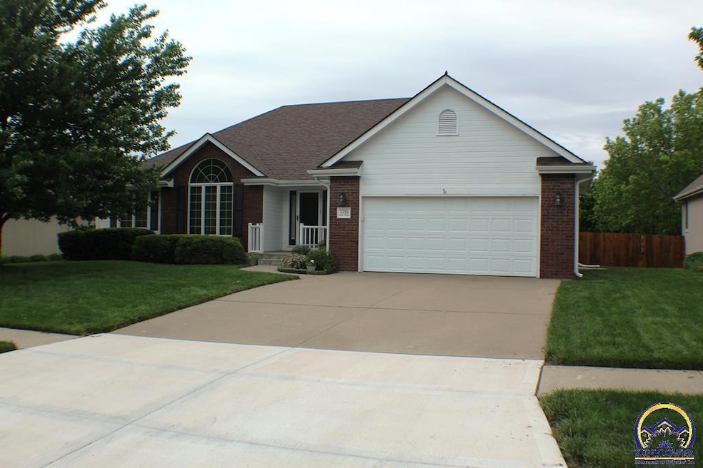7715 SW 27th St, Topeka, KS 66614 - photo 1