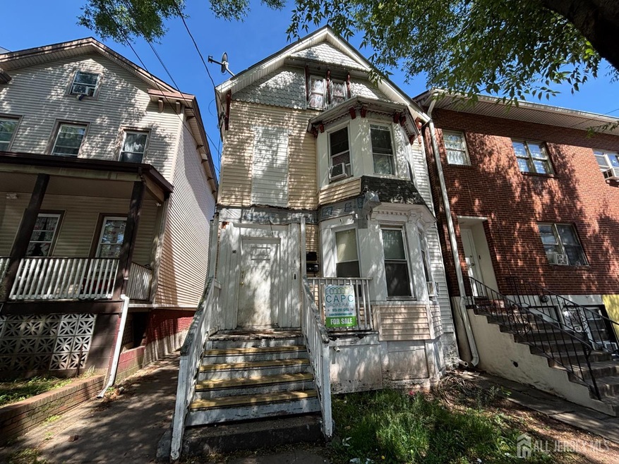 27 Joyce Kilmer Ave, New Brunswick, NJ 08901 - photo 1