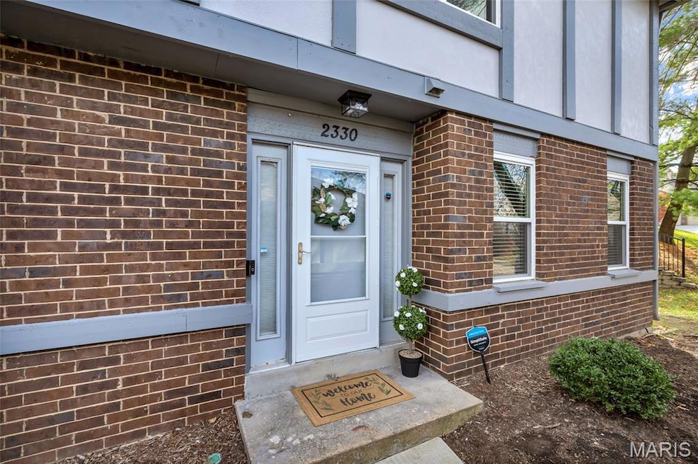 2330 Seven Pines Dr unit 7, Saint Louis, MO 63146 - photo 1