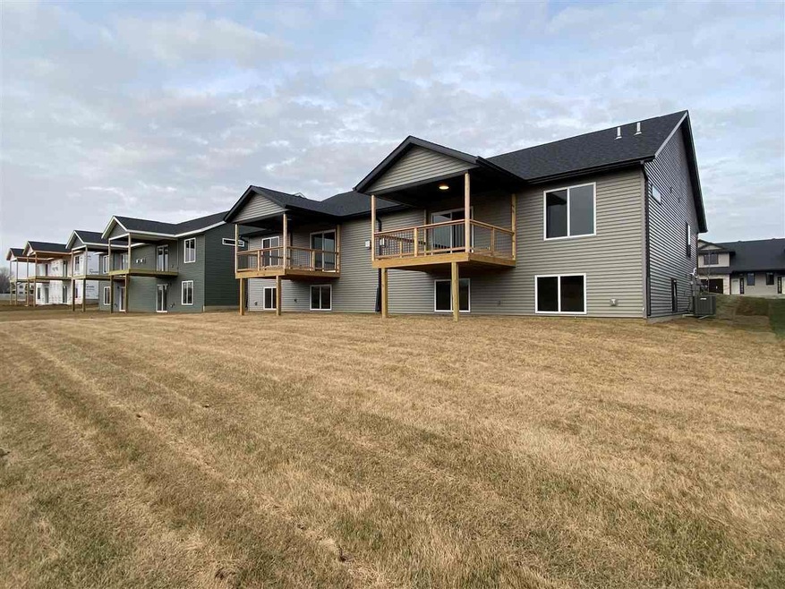 432 Dawson Dr, West Branch, IA 52358 - photo 1