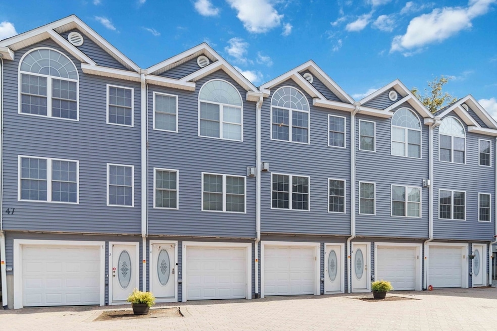 47 Alder St unit 6, Waltham, MA 02453 - photo 1