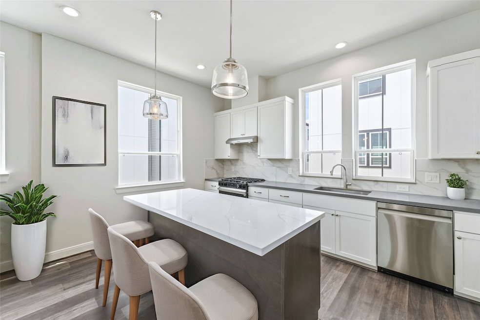 2708 Grand Fountains Dr unit C, Houston, TX 77054 - photo 1