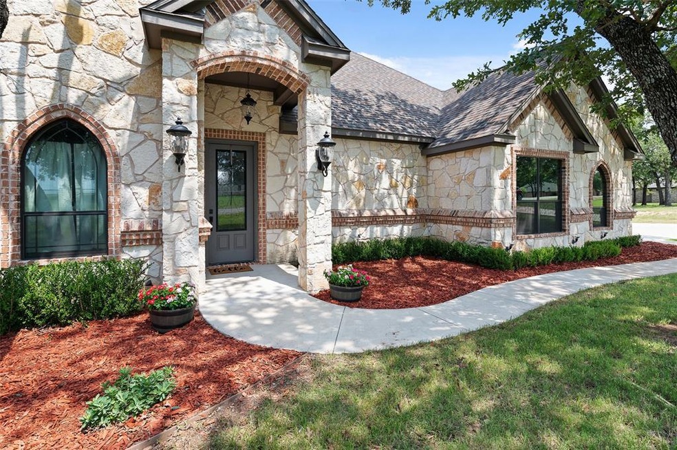 101 Wayward Wind Ln, Springtown, TX 76082 - photo 1