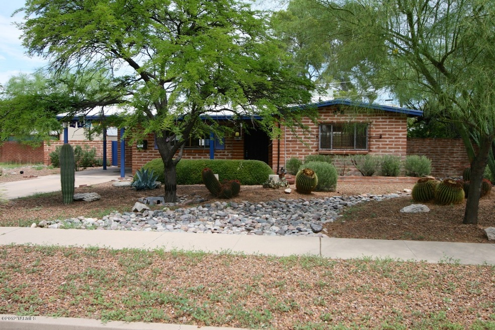 4449 E Poe St 010