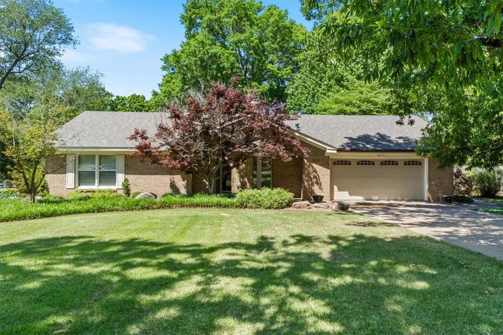 212 Western Hills Dr, Siloam Springs, AR 72761 - photo 1