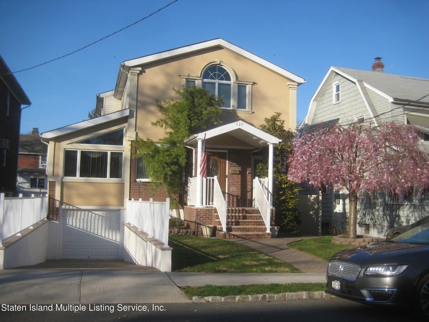 229 Locust Ave, Staten Island, NY 10306 - photo 1
