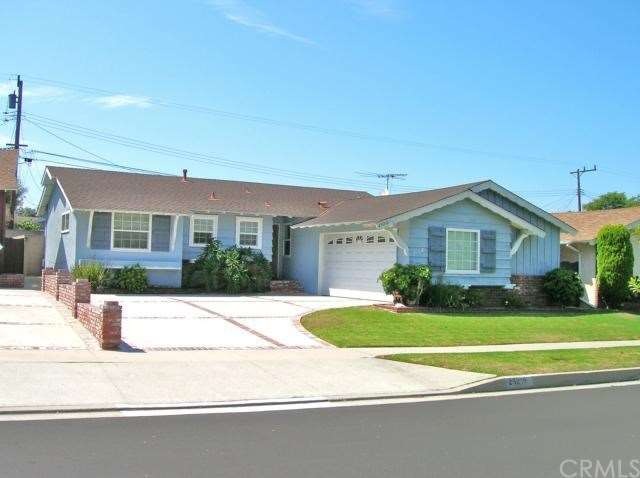 Great Curb Appeal!