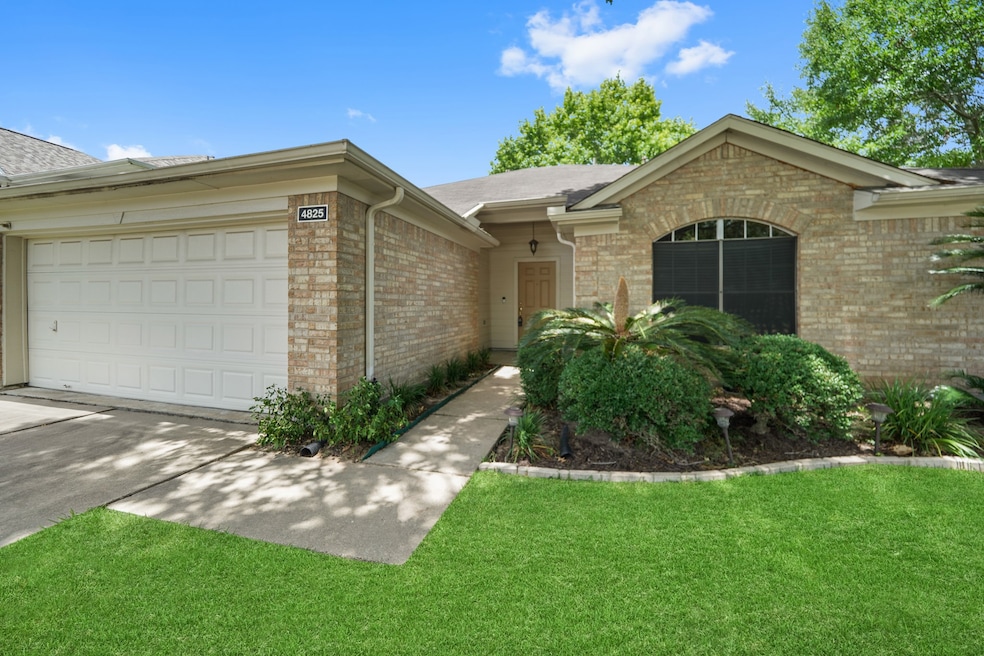 4825 E Columbary Dr, Rosenberg, TX 77471 - photo 1