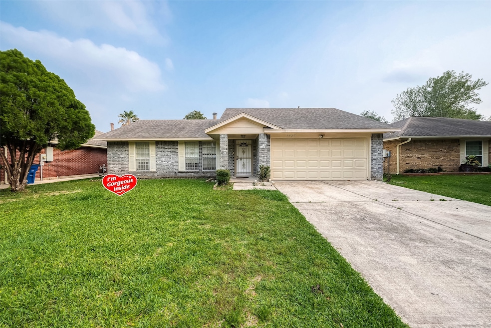 7927 Log Hollow Dr, Houston, TX 77040 - photo 1