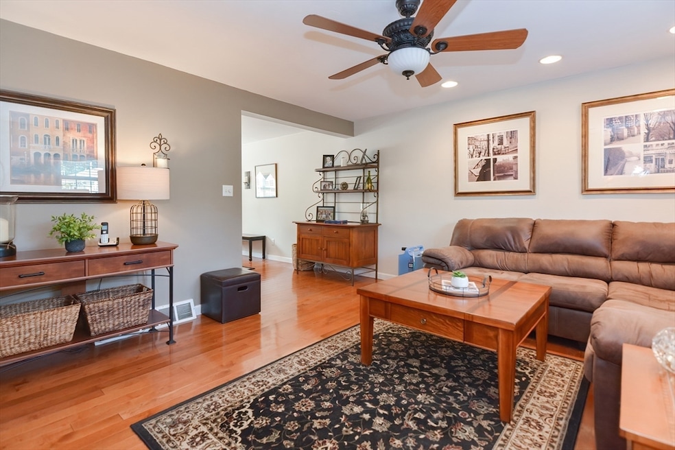 25 Bayberry Cir unit 25, Millis, MA 02054 - photo 1