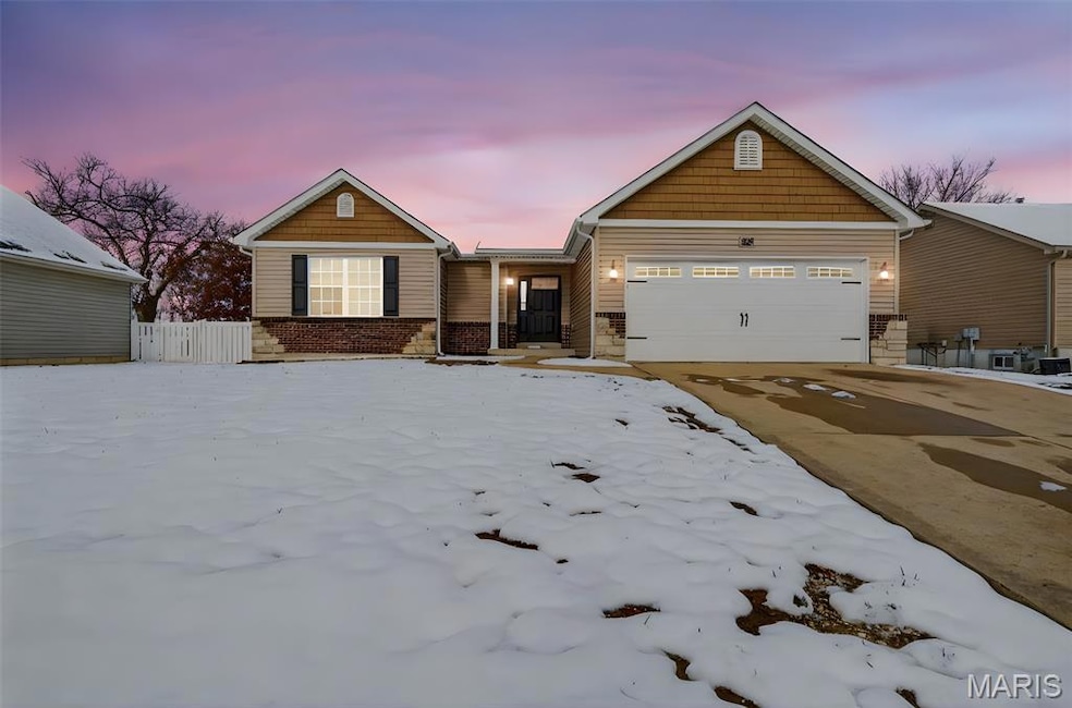 335 Aspen Creek Dr, Wentzville, MO 63385 - photo 1