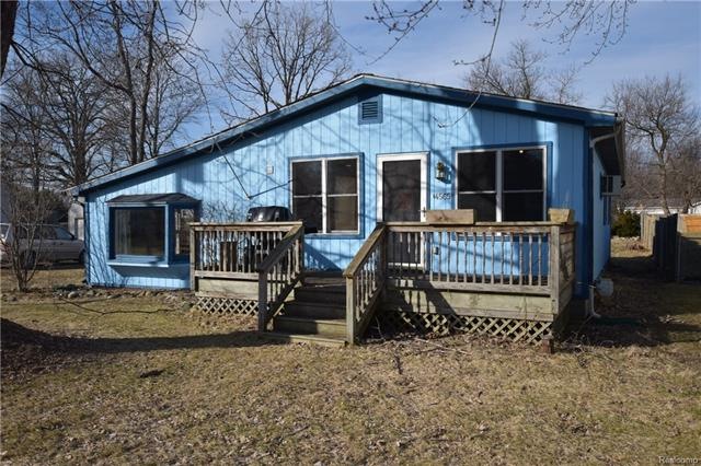 Updated 3 bedroom ranch with lake access to White 