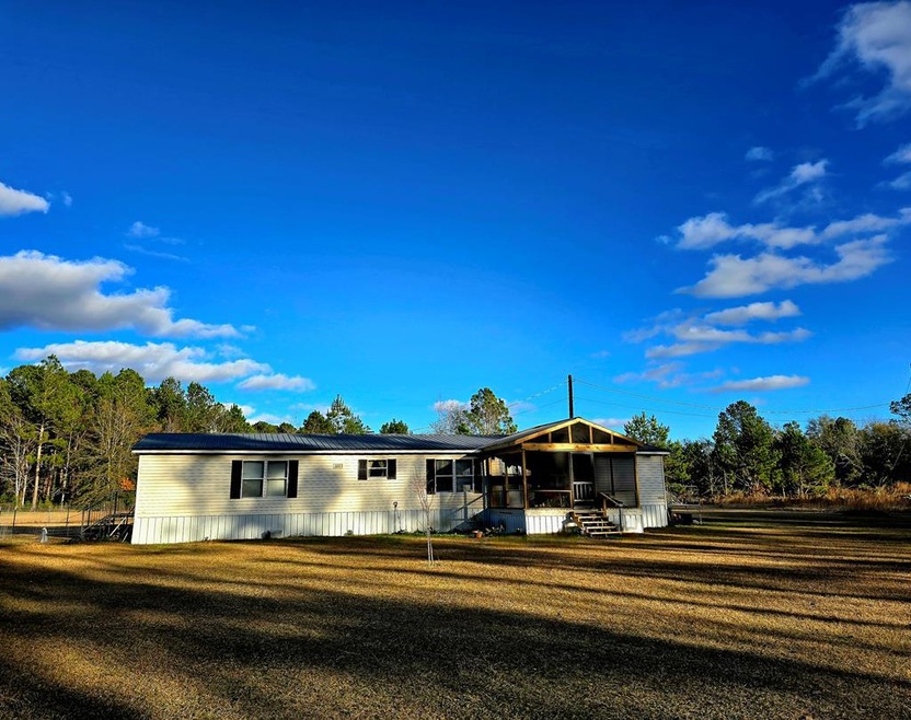 149 Honeysuckle Ln, Fitzgerald, GA 31750 - photo 1