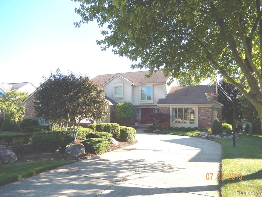 3421 Summit Ridge Dr, Rochester Hills, MI 48306 - photo 1