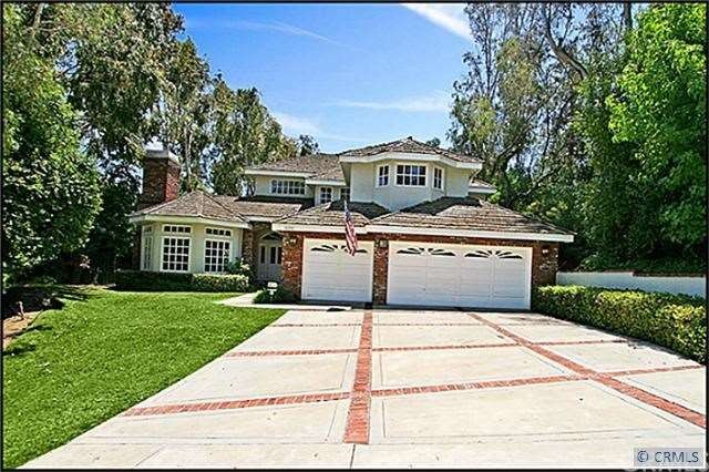 Fantastic Hunt Club property with curb appeal and 