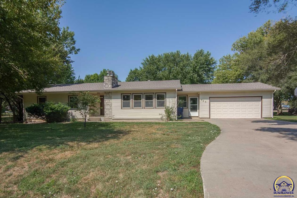 625 Fowler St, Maple Hill, KS 66507 - photo 1