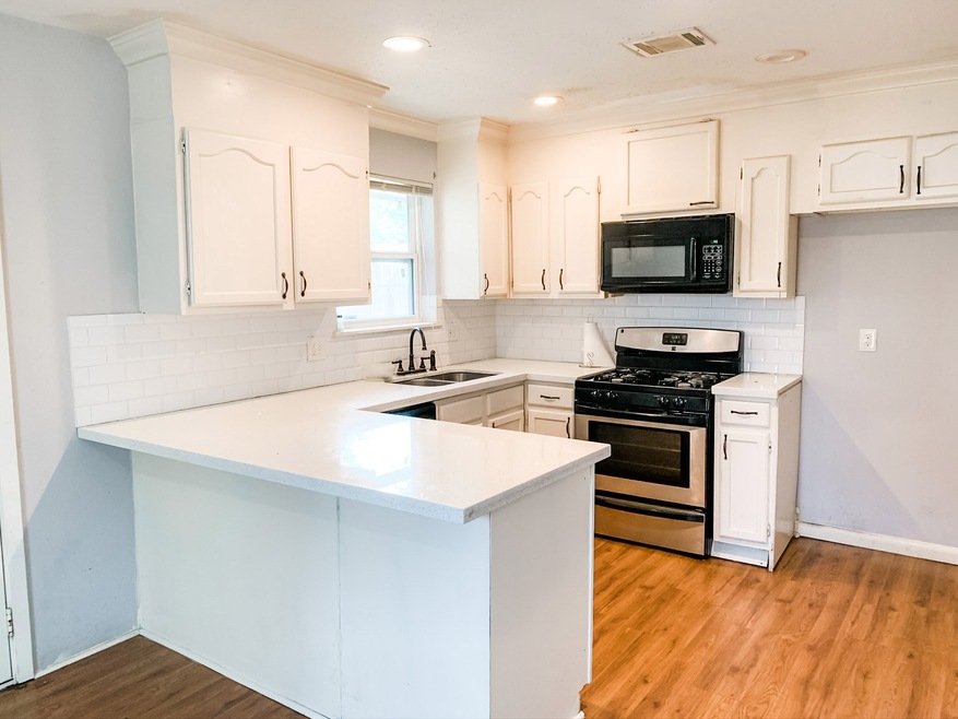 1906 Rainy River Dr, Houston, TX 77088 - photo 1