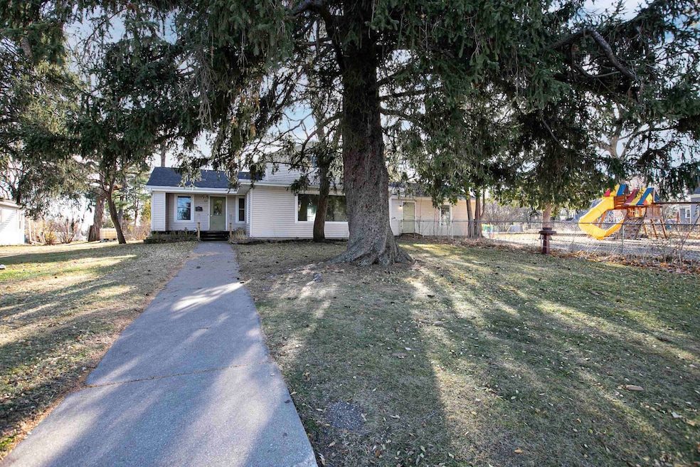 224 E Scott St, Omro, WI 54963 - photo 1