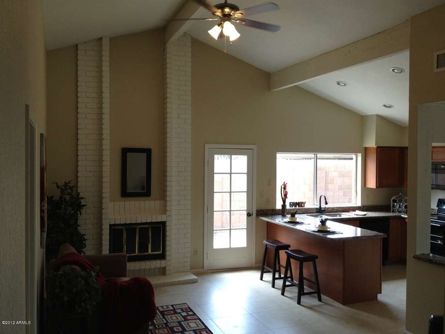 FIREPLACE/Kitchen