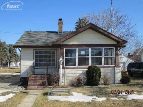 2562 Paducah St, Flint, MI 48504 - photo 1