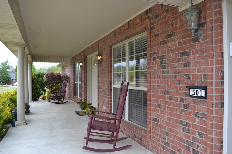 301 SW Tunbridge Dr, Bentonville, AR 72712 - photo 1